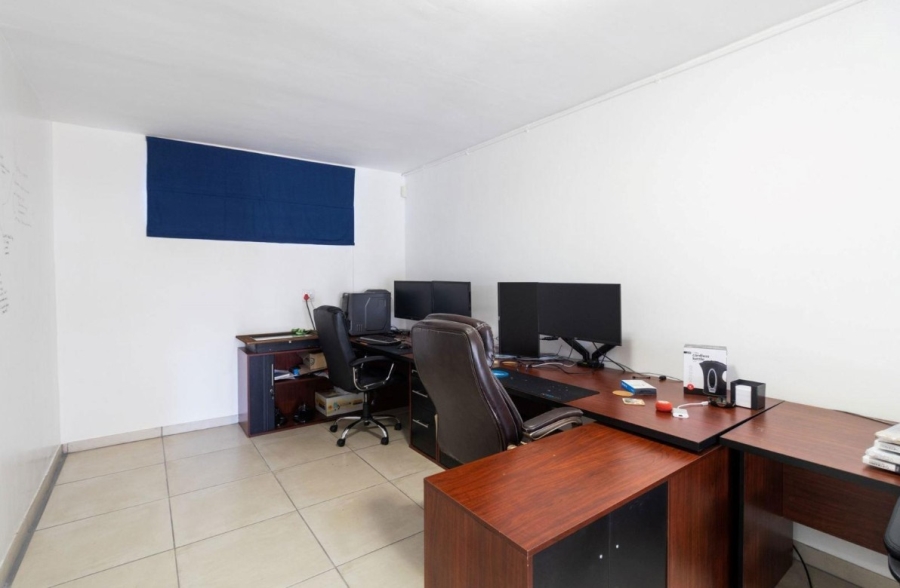 8 Bedroom Property for Sale in Middedorp Western Cape